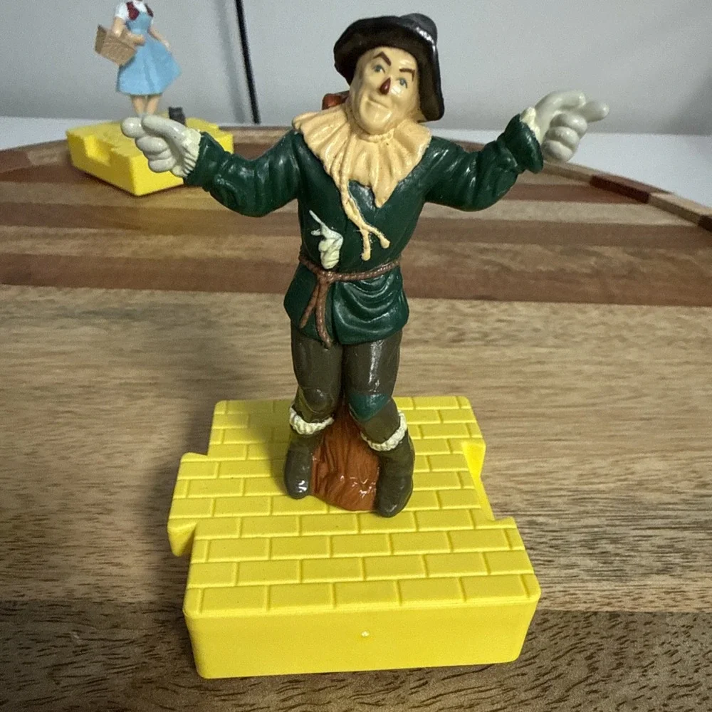 Blockbuster Wizard Set of Oz 4 Movable Toys 1997 Dorothy Scarecrow Tin Man Lion